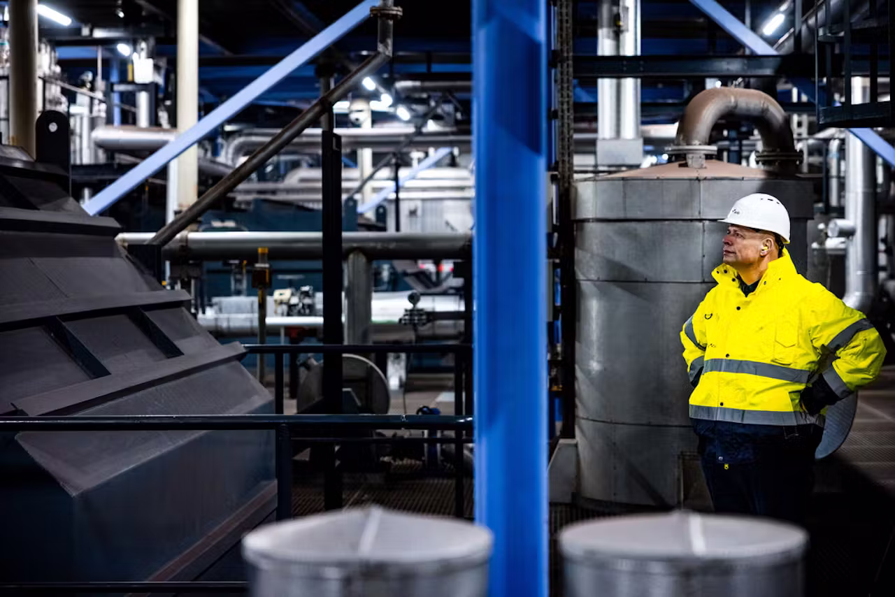 Foto uit artikel in het FD. Directeur Bombeeck in de fabriek