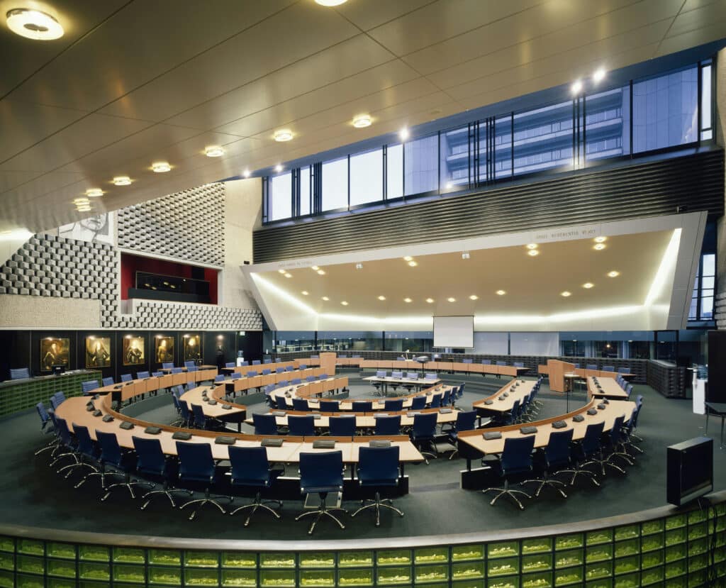 Interieur vergaderzaal Gedeputeerde Staten van Noord-Brabant